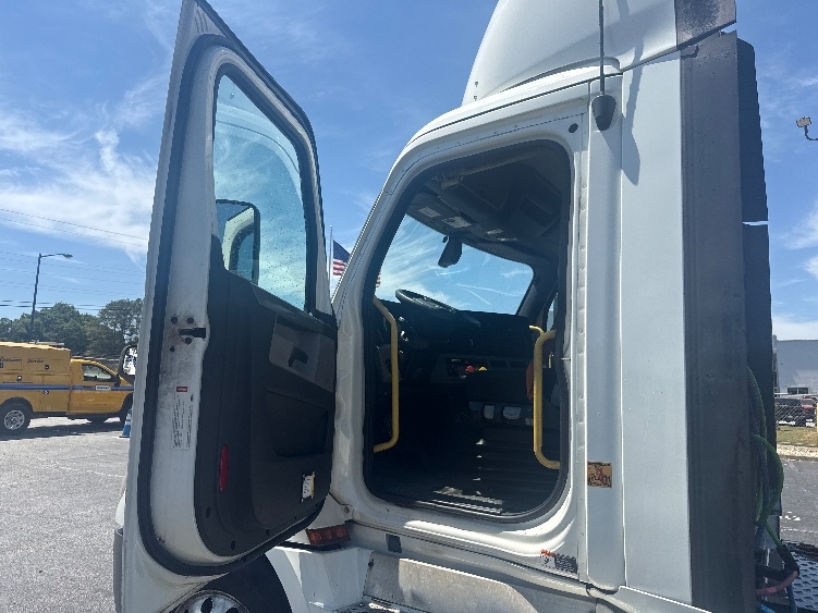 2020 Freightliner Cascadia in Atlanta (Conyers), GA — photo 9