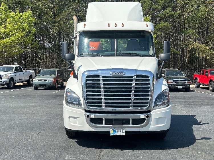 2019 Freightliner Cascadia in Greensboro, NC — photo 2