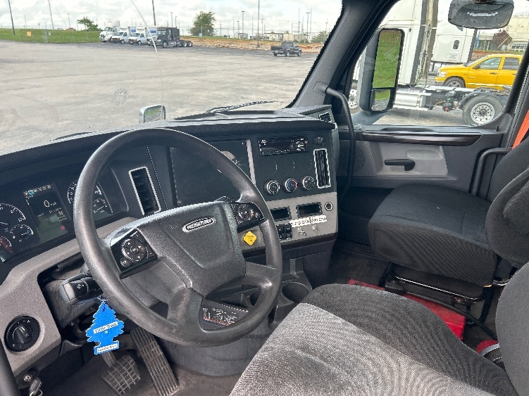 2019 Freightliner Cascadia in Decatur, AL — photo 10