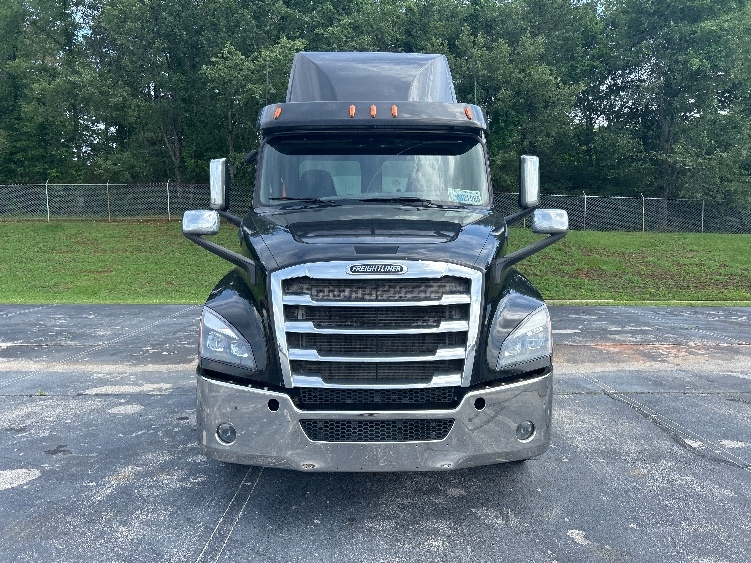 2019 Freightliner Cascadia in Decatur, AL — photo 2