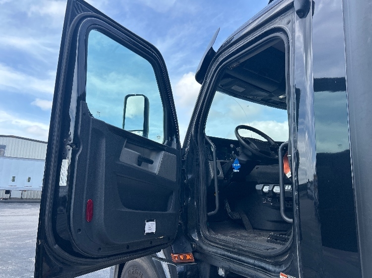 2019 Freightliner Cascadia in Decatur, AL — photo 9