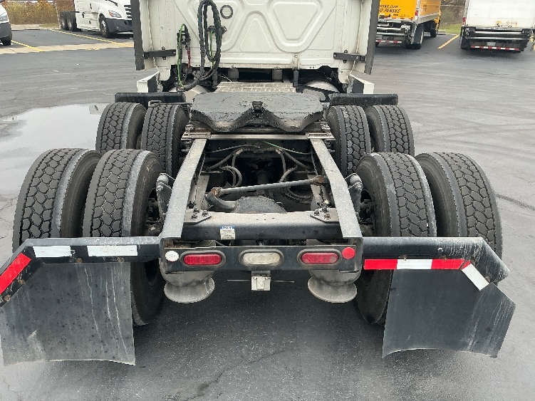 2020 Freightliner Cascadia in Columbus, OH — photo 6
