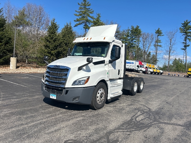 2019 Freightliner Cascadia in Londonderry, NH — photo 3