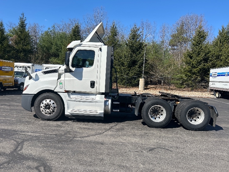2019 Freightliner Cascadia in Londonderry, NH — photo 4