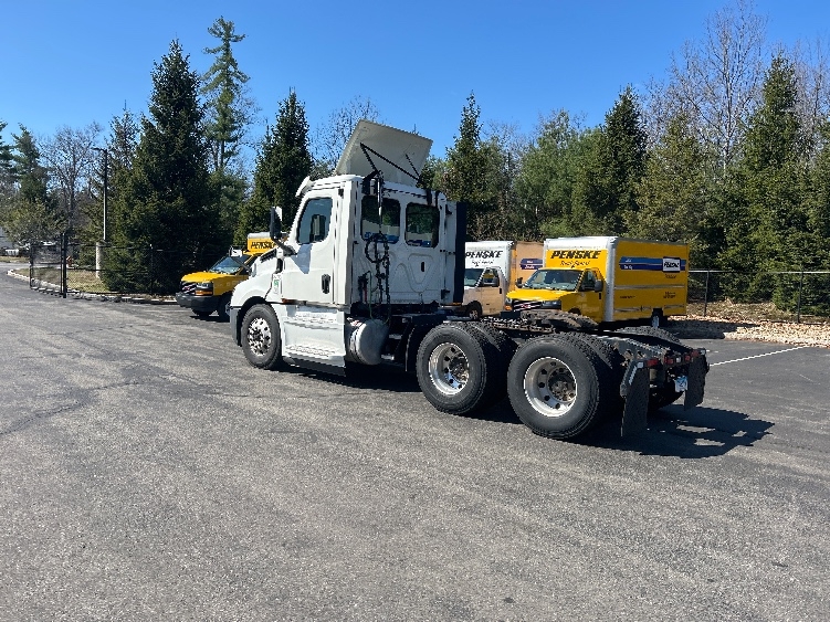 2019 Freightliner Cascadia in Londonderry, NH — photo 5