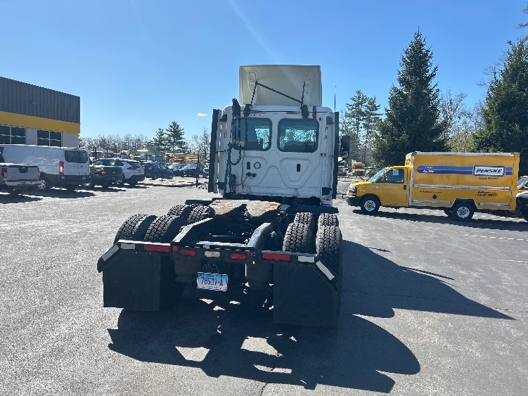 2019 Freightliner Cascadia in Londonderry, NH — photo 6
