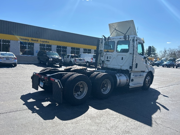 2019 Freightliner Cascadia in Londonderry, NH — photo 7