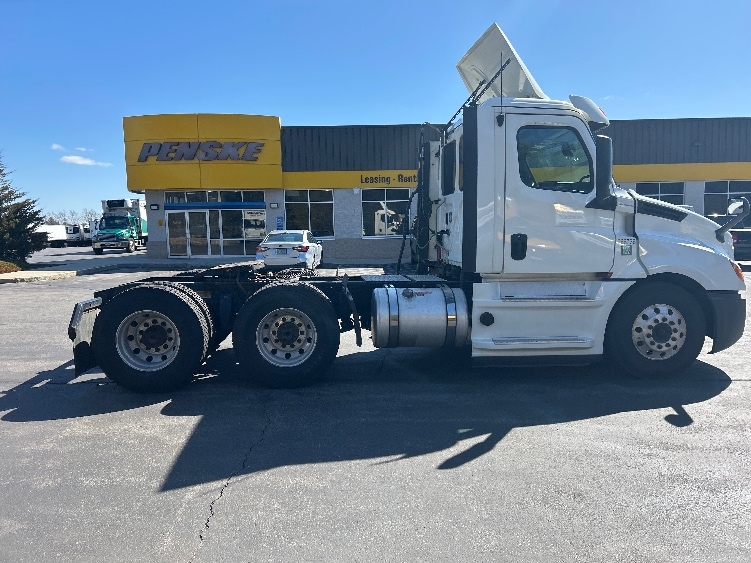 2019 Freightliner Cascadia in Londonderry, NH — photo 8
