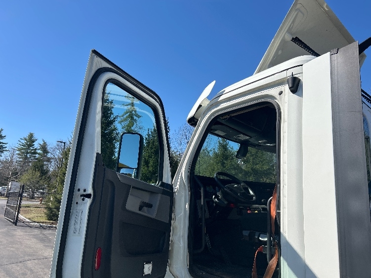 2019 Freightliner Cascadia in Londonderry, NH — photo 9