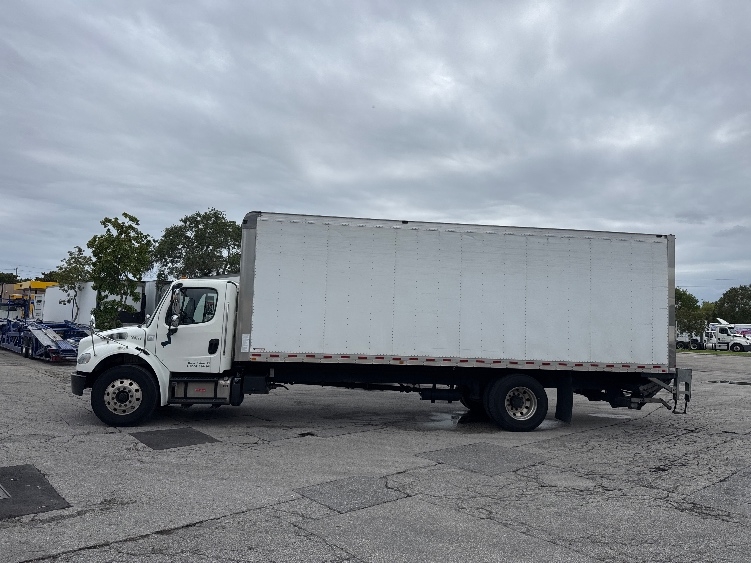 2019 Freightliner eM2 in Pompano Beach, FL — photo 4