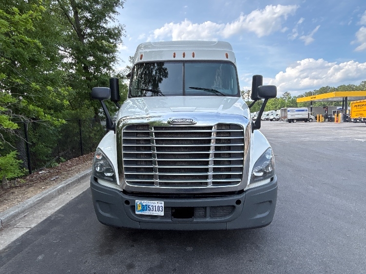 2020 Freightliner Cascadia in Ladson, SC — photo 2