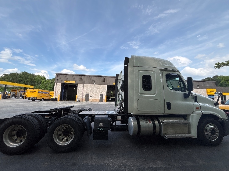2020 Freightliner Cascadia in Ladson, SC — photo 8