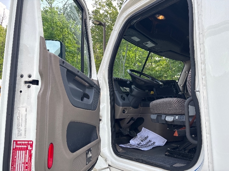 2020 Freightliner Cascadia in Ladson, SC — photo 9