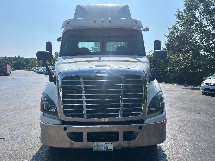 2017 Freightliner Cascadia in Louisville, KY — photo 2