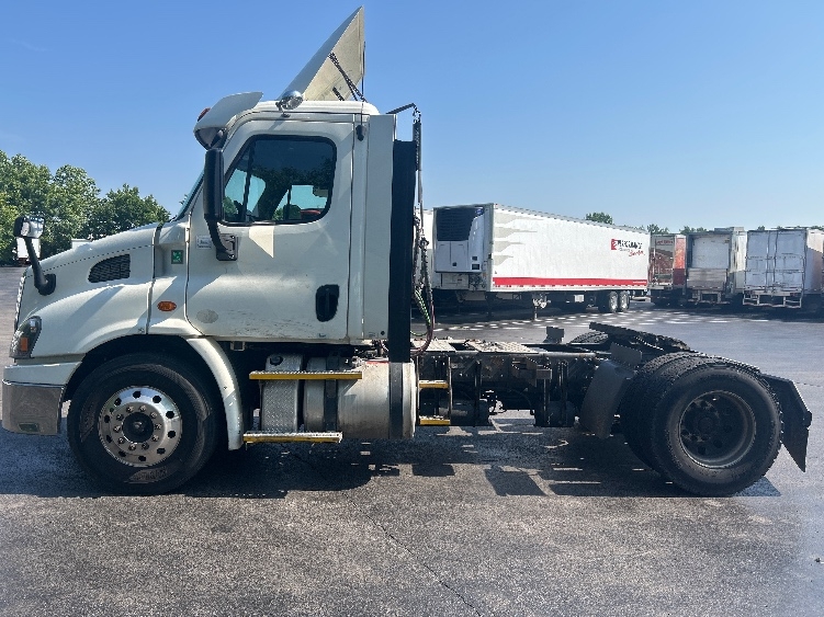 2017 Freightliner Cascadia in Louisville, KY — photo 4