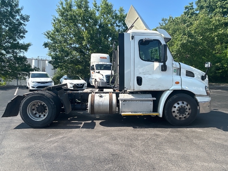 2017 Freightliner Cascadia in Louisville, KY — photo 8
