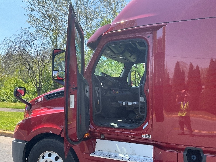 2019 Freightliner Cascadia in Reading, PA — photo 9