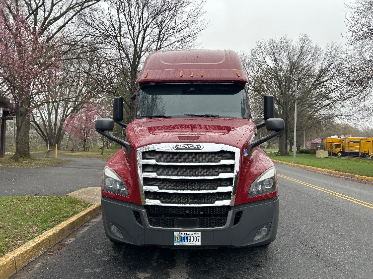 2019 Freightliner Cascadia in Reading, PA — photo 2