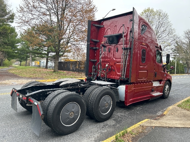2019 Freightliner Cascadia in Reading, PA — photo 7