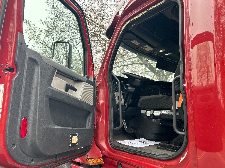2019 Freightliner Cascadia in Reading, PA — photo 9