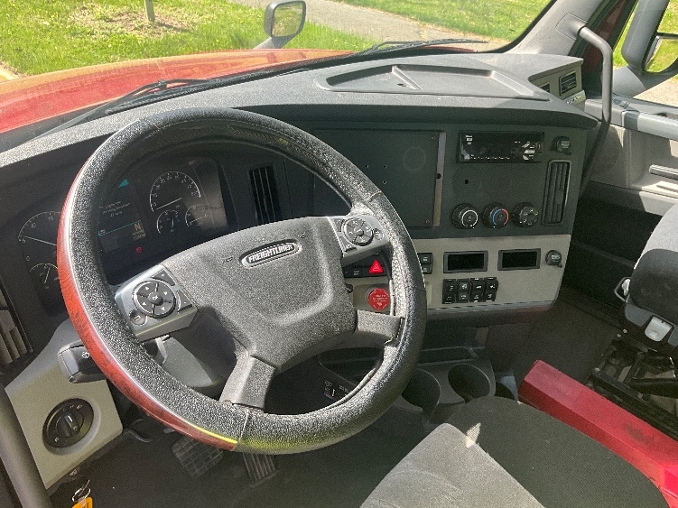 2019 Freightliner Cascadia in Millville, NJ — photo 10