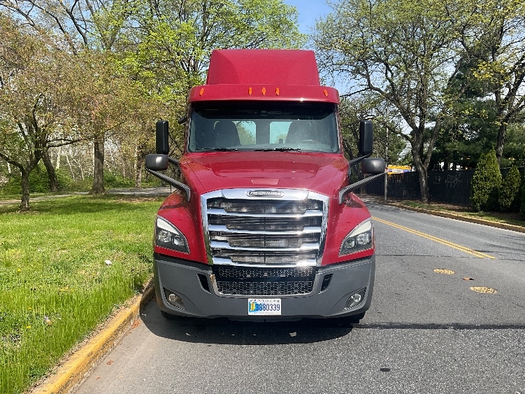 2019 Freightliner Cascadia in Millville, NJ — photo 2