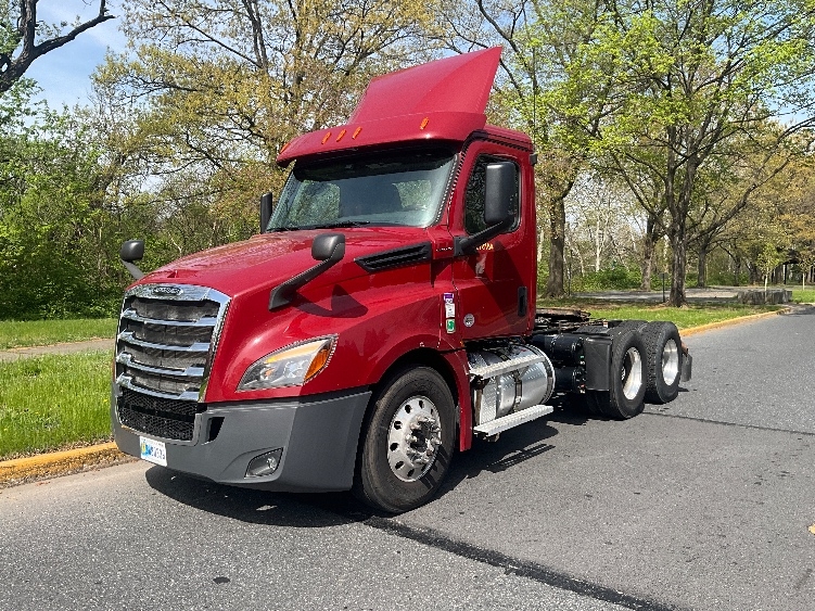 2019 Freightliner Cascadia in Millville, NJ — photo 3