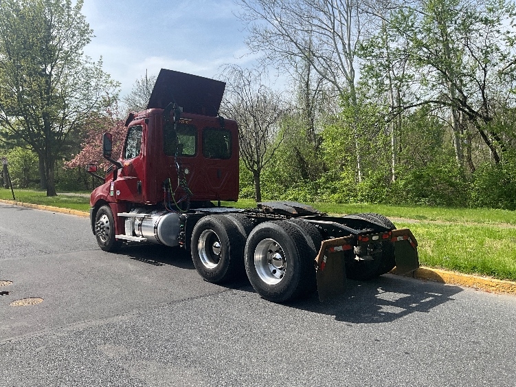 2019 Freightliner Cascadia in Millville, NJ — photo 5