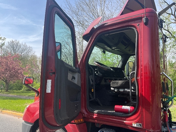 2019 Freightliner Cascadia in Millville, NJ — photo 9