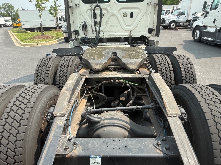 2019 Freightliner Cascadia in Jessup, MD — photo 6