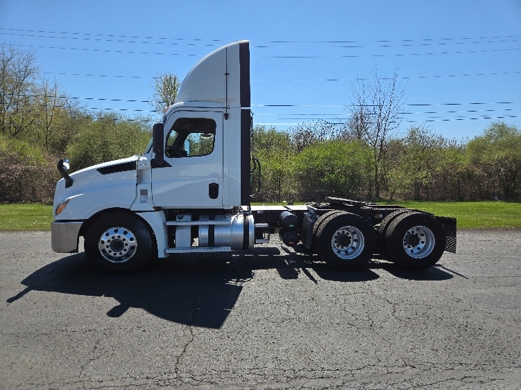2019 Freightliner Cascadia in White Deer, PA — photo 4