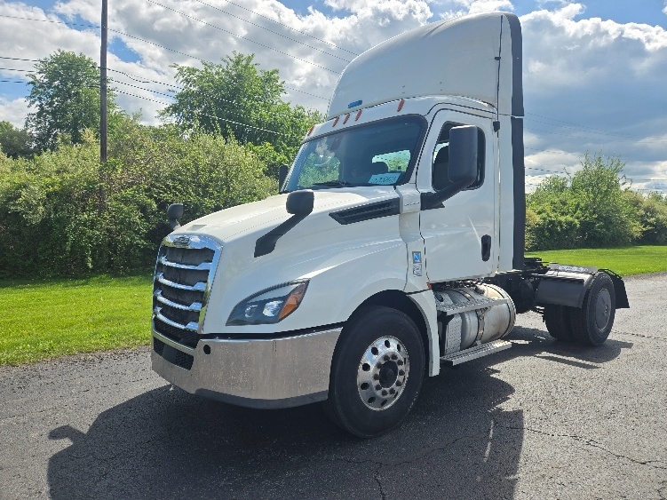 2019 Freightliner Cascadia in White Deer, PA — photo 3