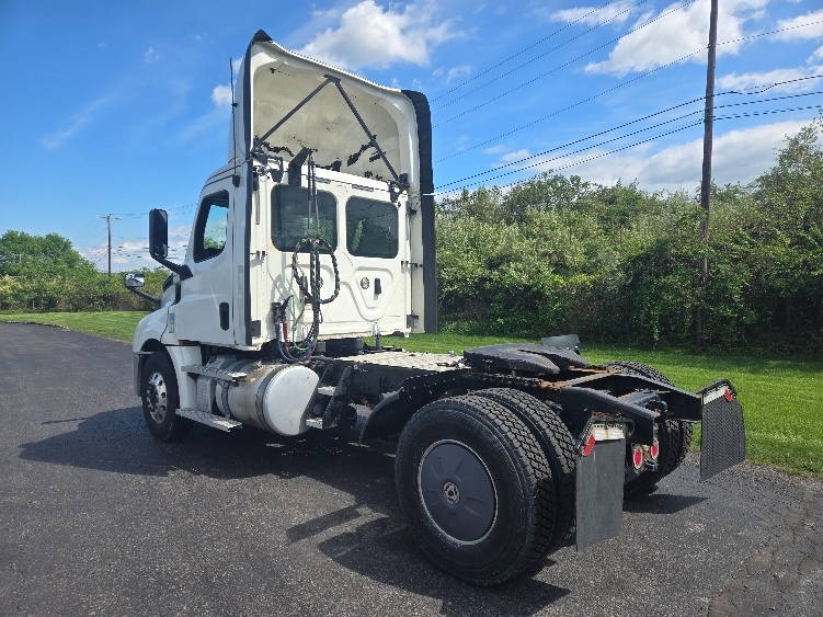2019 Freightliner Cascadia in White Deer, PA — photo 5