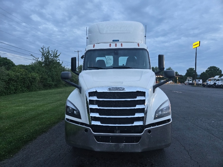2019 Freightliner Cascadia in White Deer, PA — photo 2