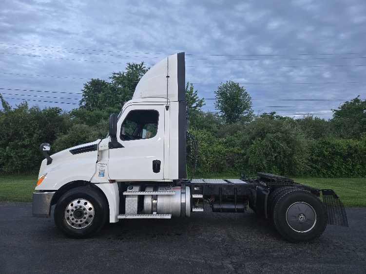 2019 Freightliner Cascadia in White Deer, PA — photo 4