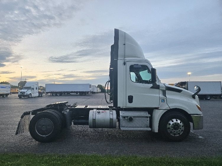 2019 Freightliner Cascadia in White Deer, PA — photo 8