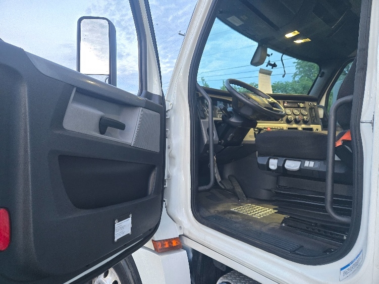2019 Freightliner Cascadia in White Deer, PA — photo 9