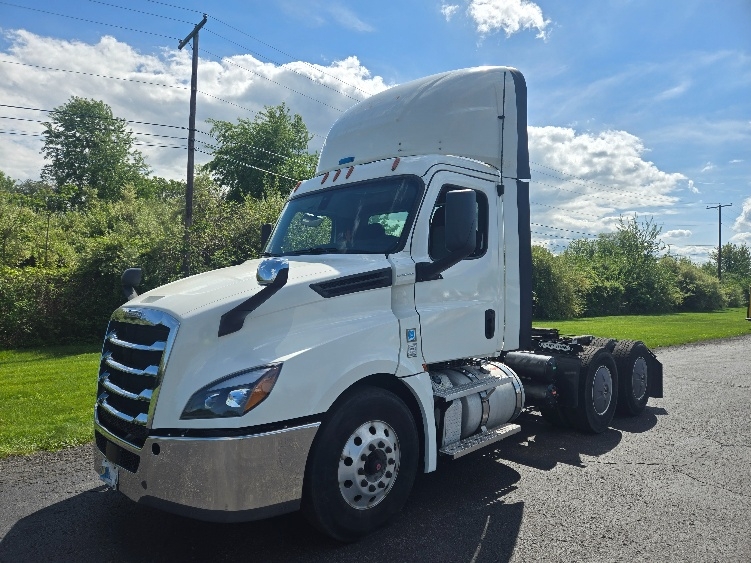 2019 Freightliner Cascadia in White Deer, PA — photo 3