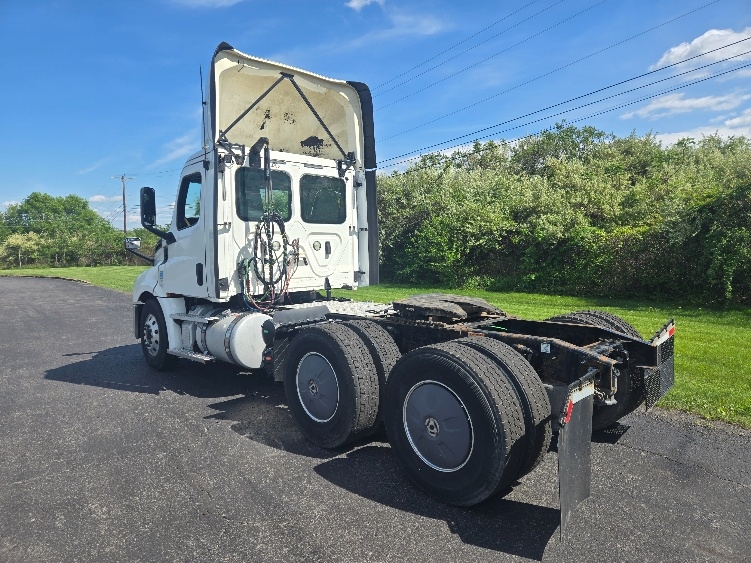 2019 Freightliner Cascadia in White Deer, PA — photo 5