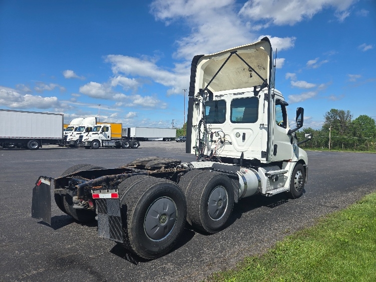 2019 Freightliner Cascadia in White Deer, PA — photo 7