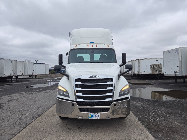 2019 Freightliner Cascadia in White Deer, PA — photo 2