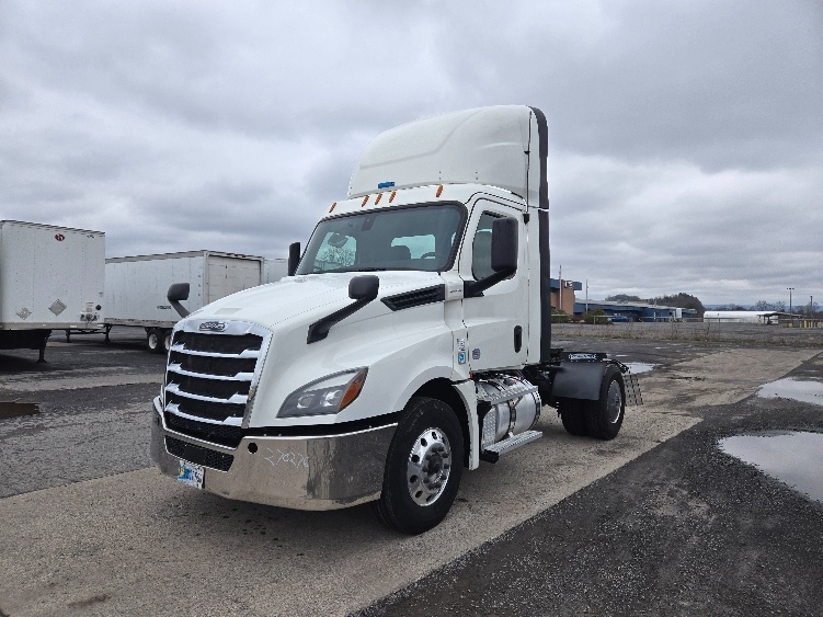 2019 Freightliner Cascadia in White Deer, PA — photo 3
