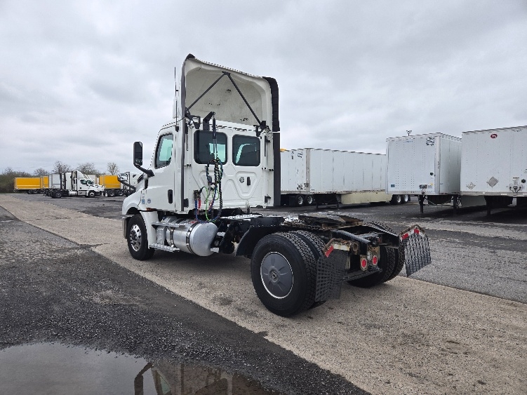 2019 Freightliner Cascadia in White Deer, PA — photo 5