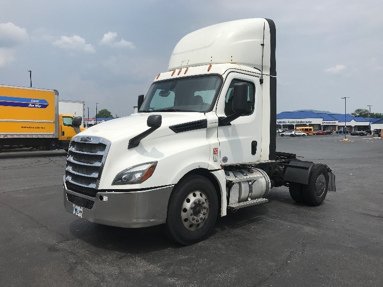 2019 Freightliner Cascadia in Allentown, PA — photo 3