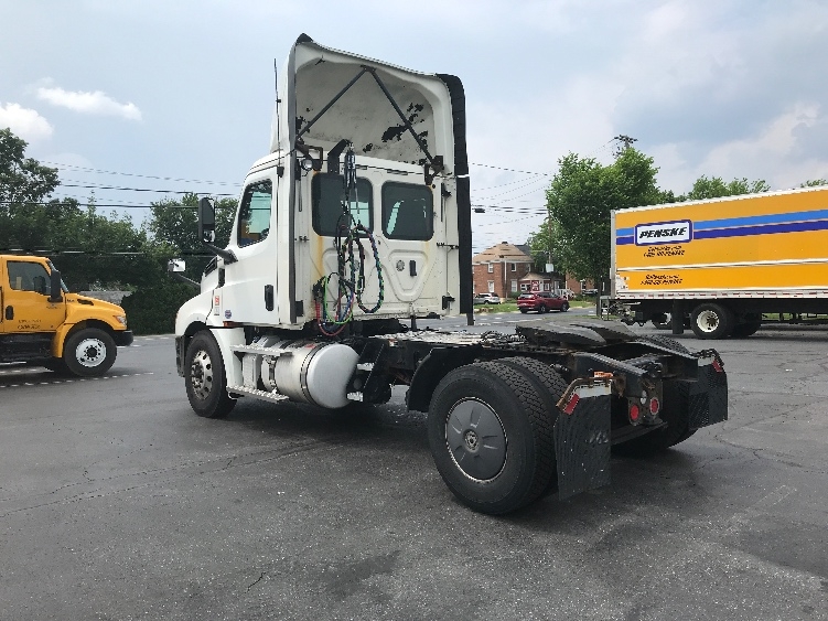 2019 Freightliner Cascadia in Allentown, PA — photo 5