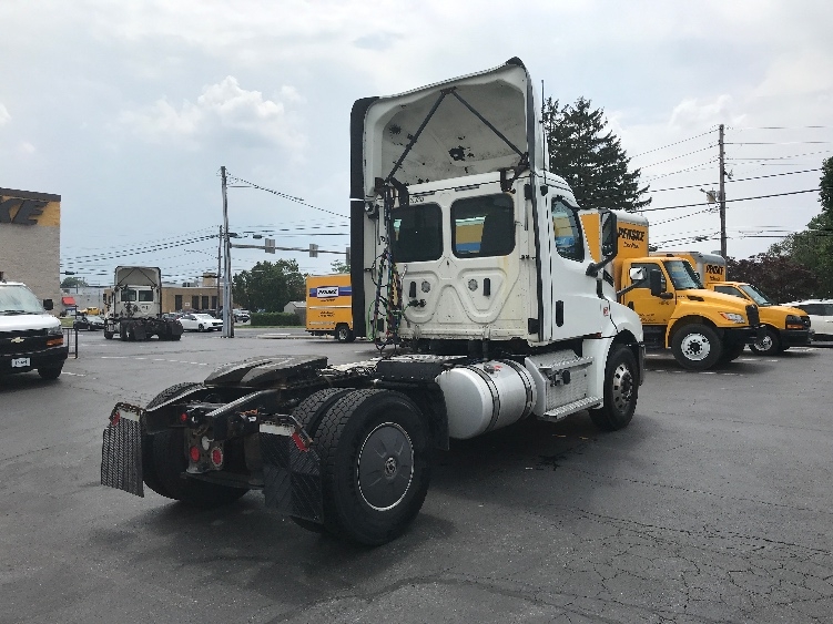 2019 Freightliner Cascadia in Allentown, PA — photo 7