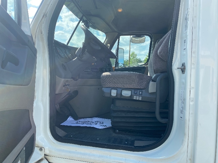 2017 Freightliner Cascadia in West Columbia, SC — photo 9