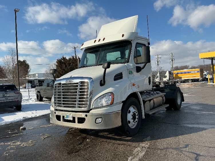 2020 Freightliner Cascadia in Elkhart, IN — photo 3