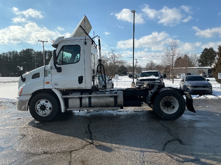 2020 Freightliner Cascadia in Elkhart, IN — photo 4