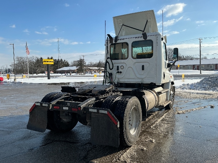 2020 Freightliner Cascadia in Elkhart, IN — photo 7